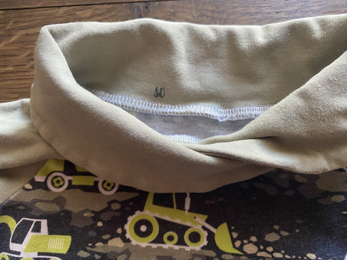 Maglioni & Felpe: Pulli Gr. 80 mit Bagger Motiv – Usato da Neerach venduto da Sixtine 1
