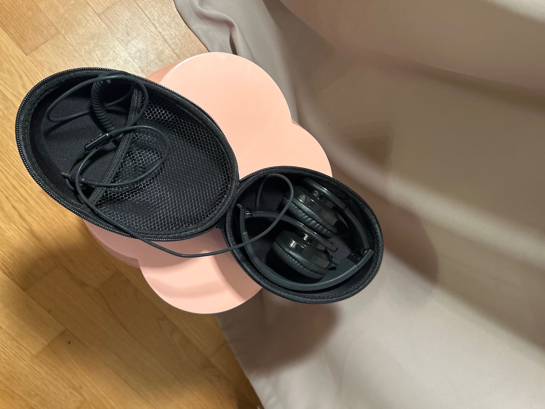 Casques audio: Magnussen Kopfhörer mit Etui – D'occasion à zuerich par rotezora03