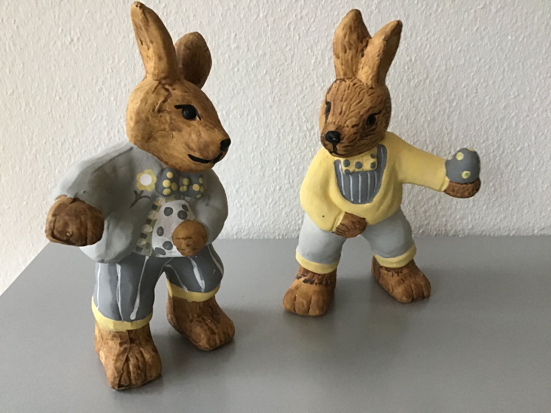 Statuette: Hasen aus Steingut hohl 2 Stk. – Nuovo (secondo la descrizione) da Frenkendorf venduto da silasho