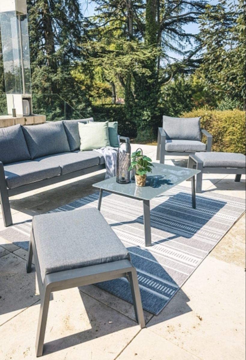 Poltrone: Moderne Gartenlounge 6-teilig: Sofa, Sessel, Tisch, 2 Hocker – Nuovo (secondo la descrizione) da Döttingen venduto da Marina_Breit 1