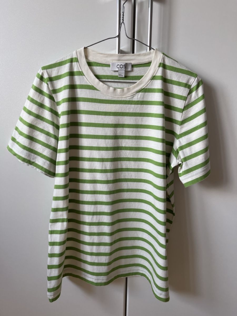 Cos T-Shirts: COS gestreiftes T-Shirt Gr. M – Gebraucht aus Zürich von Kleanthy