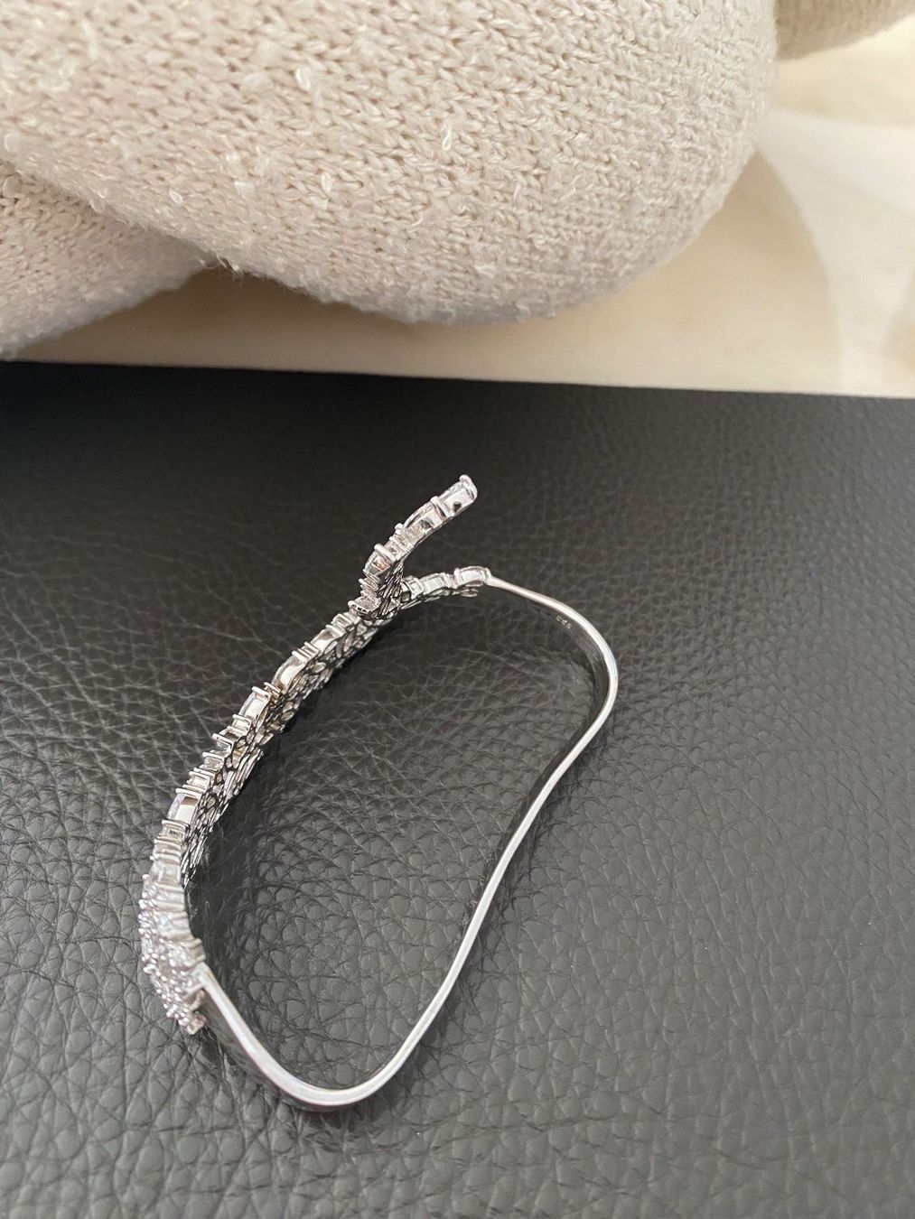 Bagues: Neuwertiger Armschmuck Ring Handcuff aus Silber – Neuf (Voir description) à Zug par hautecoutureclub 6