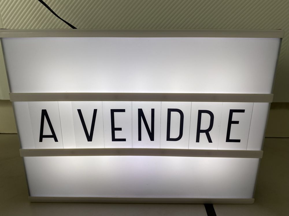 Boîte Lumineuse LED Kodak - Style Logo Rétro Cinéma