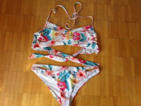 Damen Bikini weiss mir Blumen  Gr. Ca L