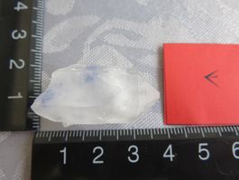Dumortierit in Bergkristall / Phantomquarz