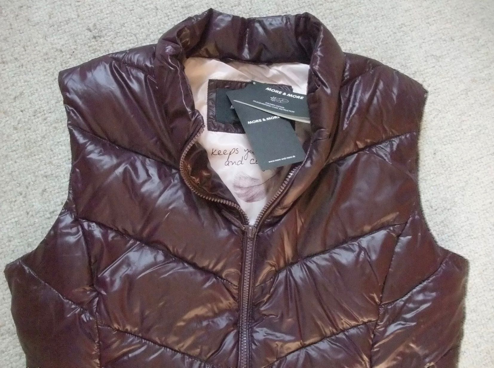 Gilet & Giacche senza maniche: More&More Steppweste/Gilet Farbe: Beere – Nuovo e nell'imballaggio originale da Kreuzlingen venduto da shopaholicatheart_2 3