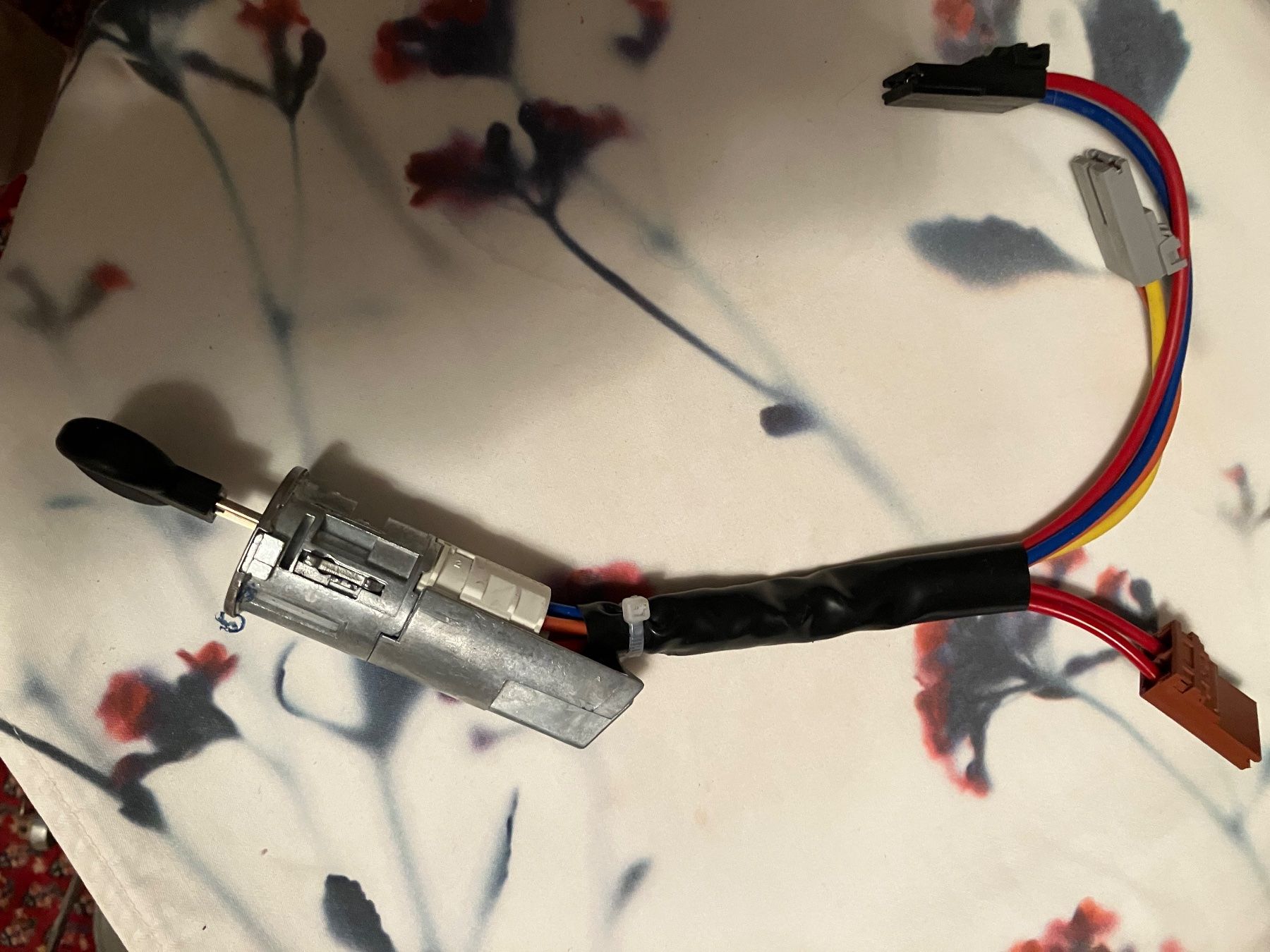 Autres fournitures industrielles: Zuendschloss – D'occasion à Lichtensteig par elektronik-service 2