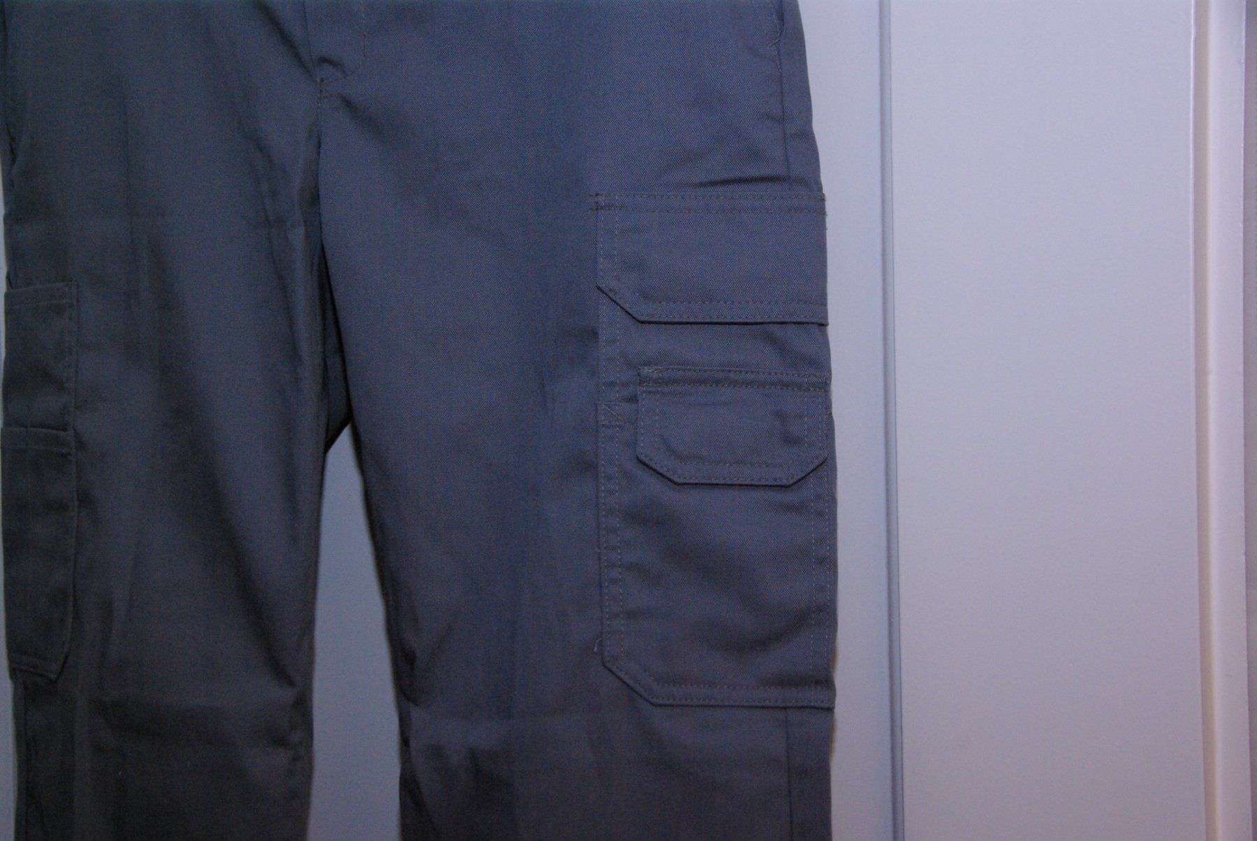 Pantaloni: Fristads Kansas Arbeitshose Gr. 42, grau – Nuovo (secondo la descrizione) da Herisau venduto da Cevianer1844 1