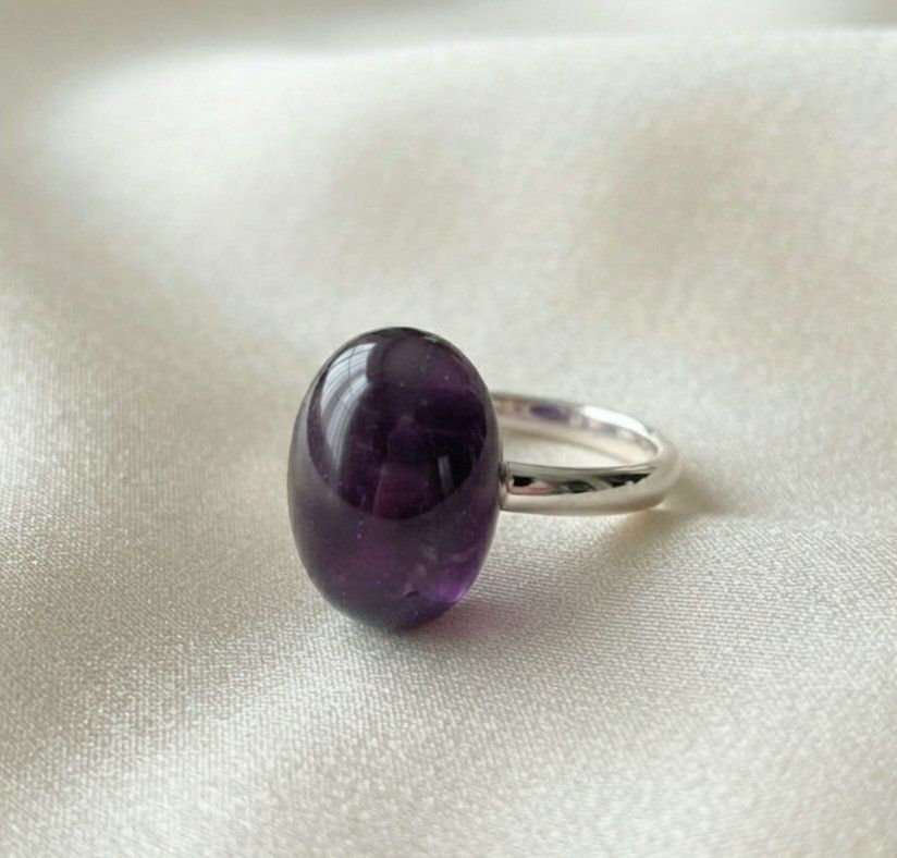 Ringe: Moderner Cabochon Natur-Amethyst Silberring 925 - Neu – Neu und originalverpackt aus Uetikon am See von Coralreef