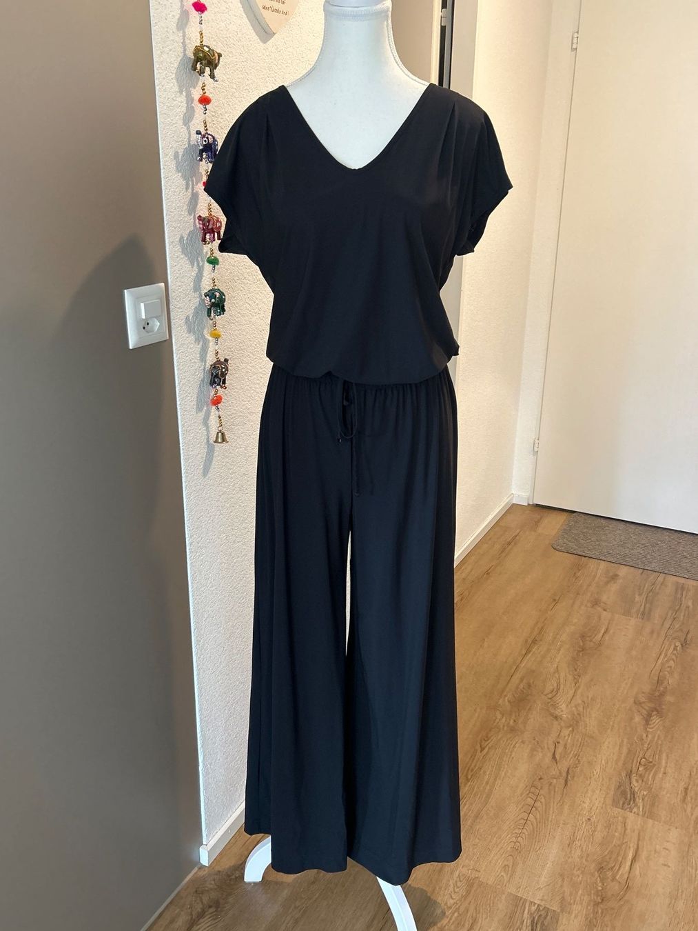 Raffaello Rossi Tute: Jumpsuit  schwarz von Raffaello Rossi – Usato da Brunnen venduto da Nala2929