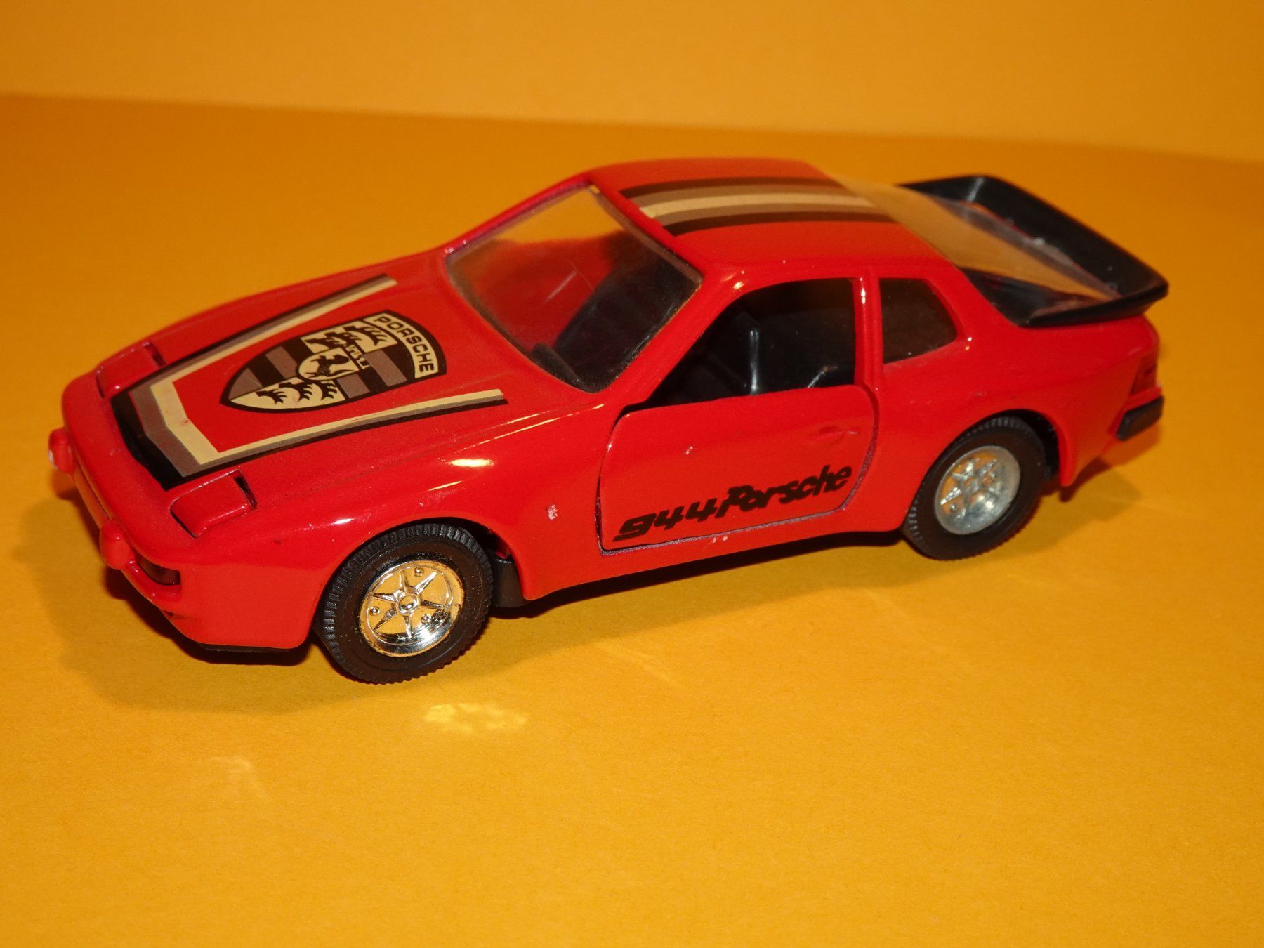 Porsche Modellini d'auto: PORSCHE 944 Turbo No.8307 – Nuovo (secondo la descrizione) da Hütten venduto da Technics01LT 7