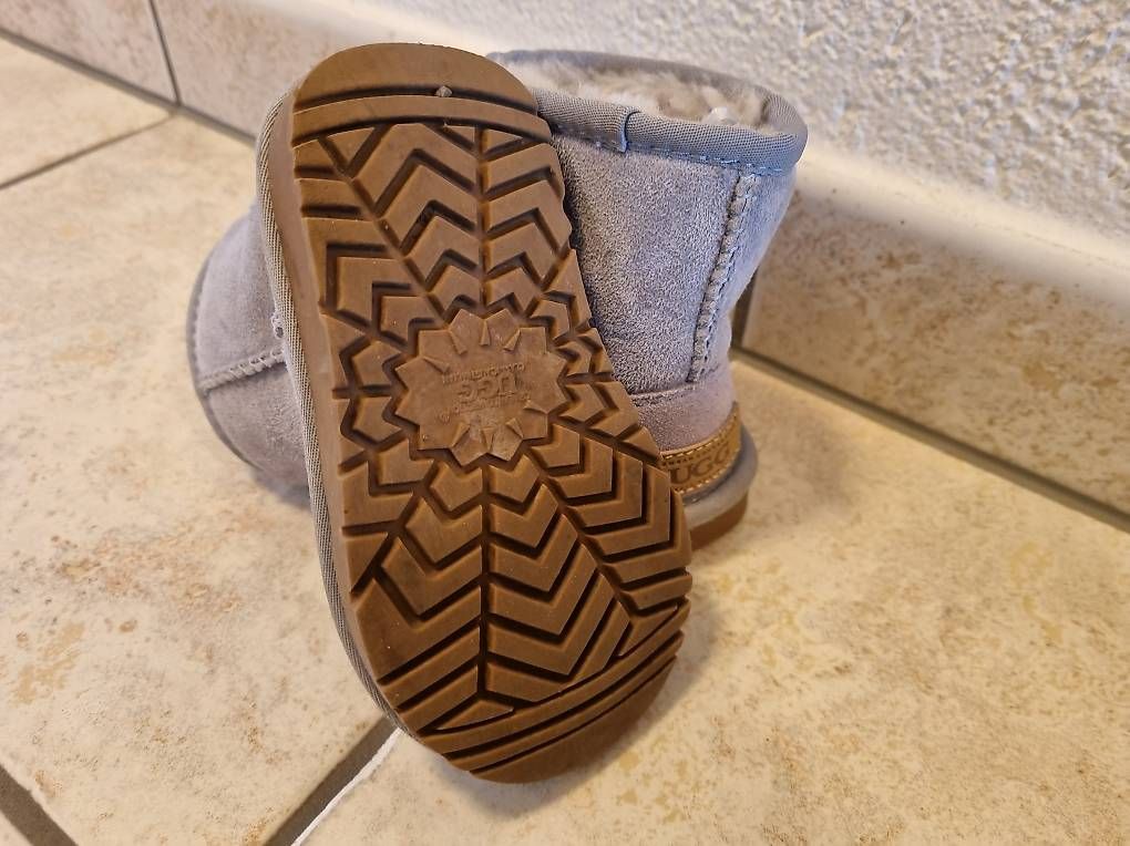 Chaussures garçon: Winterschuhe UGG  – D'occasion à Horw par arco35 1