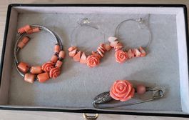 Ensemble de bijoux en corail roses naturel.