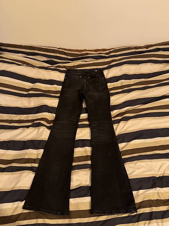 Jeans: Jean patte d'éléphant S – D'occasion à Genève par dia_w9qp 1