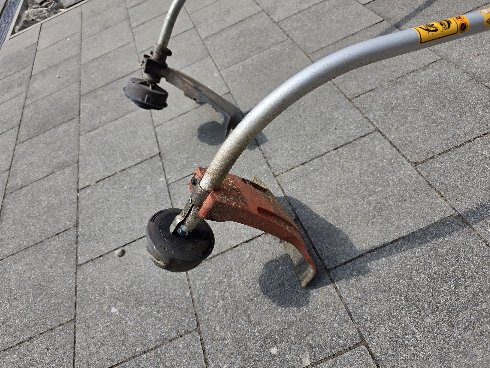 Jonsered Tondeuses à gazon: 2 Benzin-Rasenmäher und Trimmer – D'occasion à Zug par mei_b8p2 7
