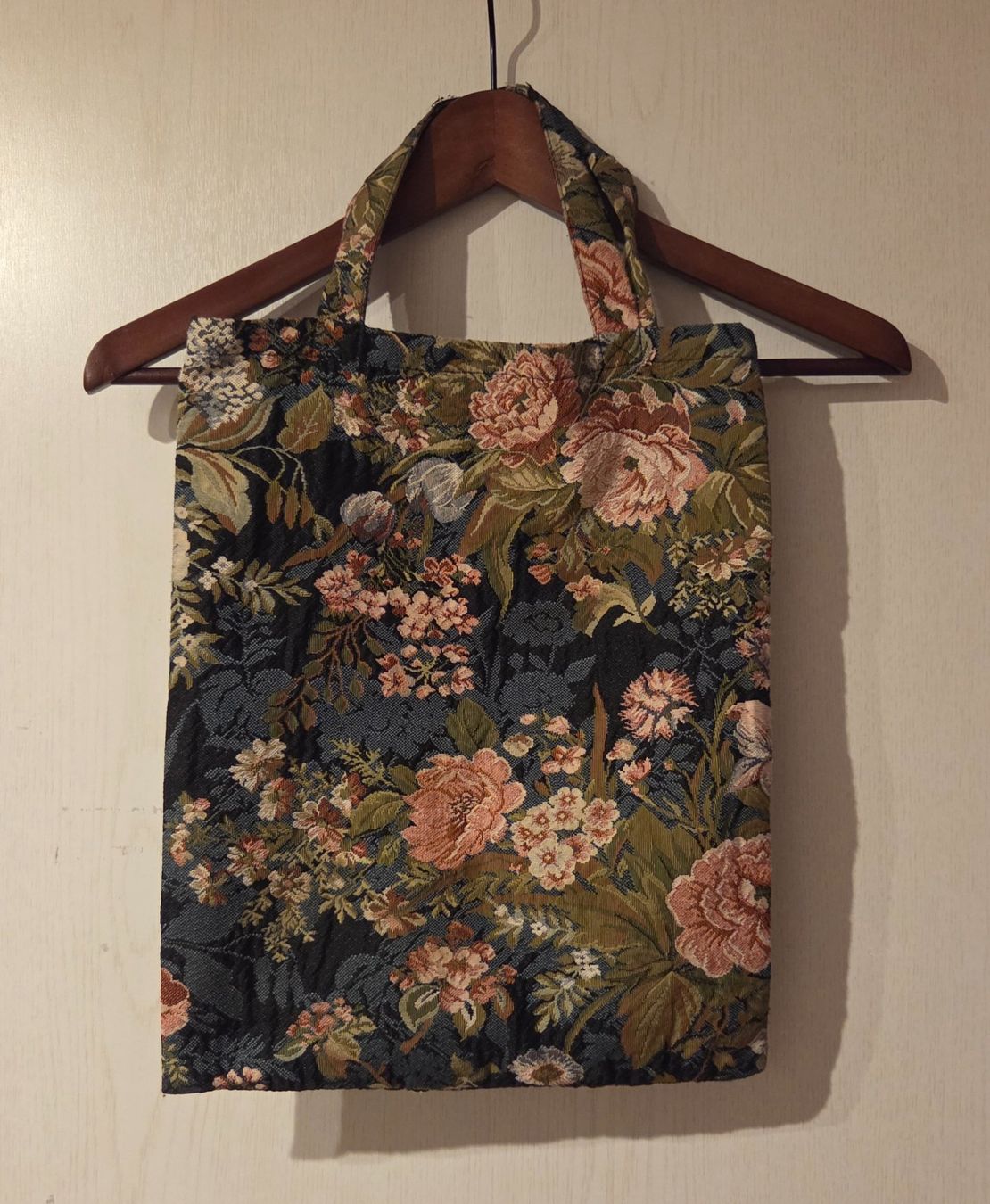 Sacs: Geblühmte Stofftasche – D'occasion à Zürich par wile_coyote