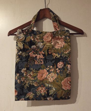 Geblühmte Stofftasche