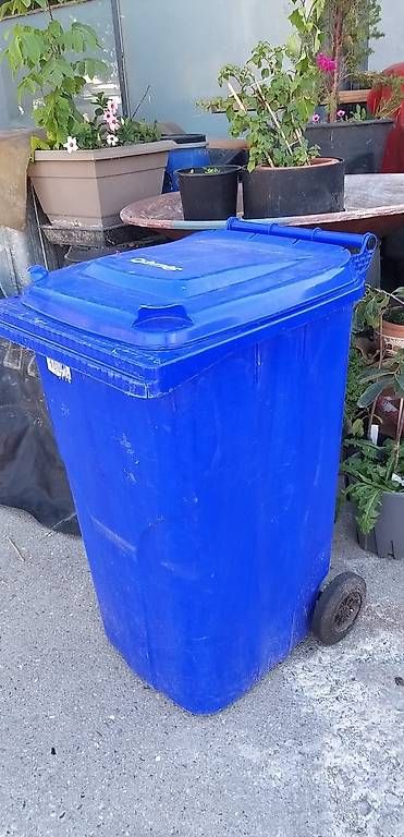 Altro per Ufficio & Commercio: Conteneur 240litres – Usato da Sion venduto da Sam-stress 1