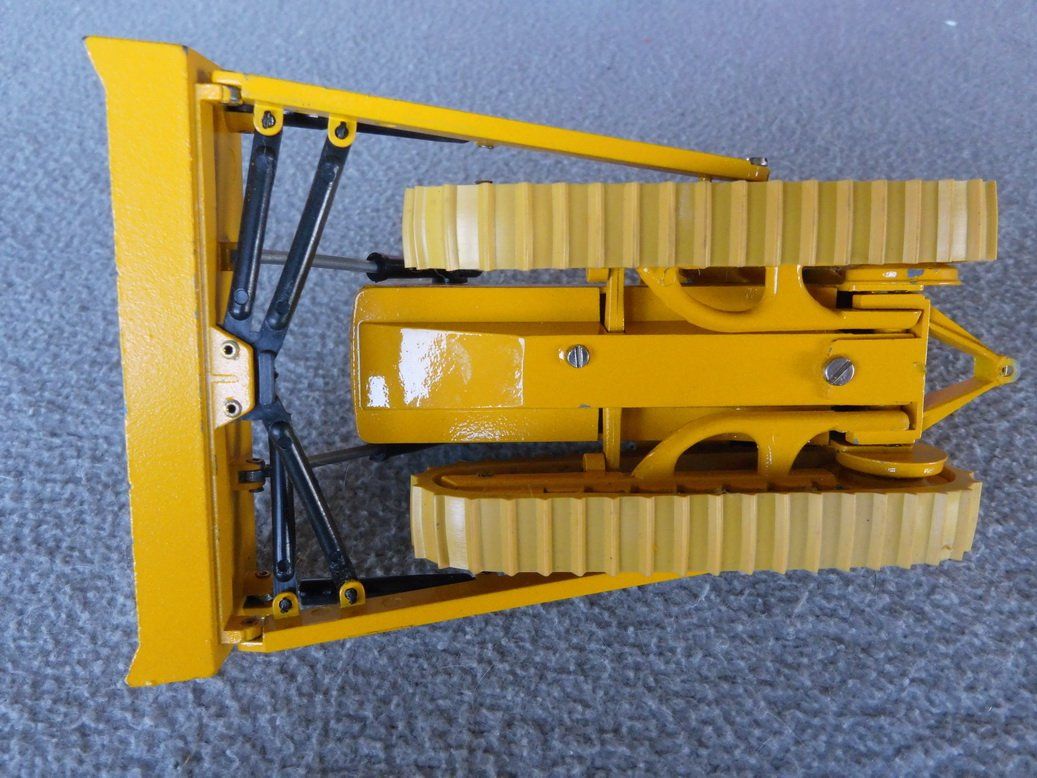 Kit di modellismo & Modellini statici: Cat D9G (Gescha 1/50) – Difettoso da Les Genevez JU venduto da cnegri 3