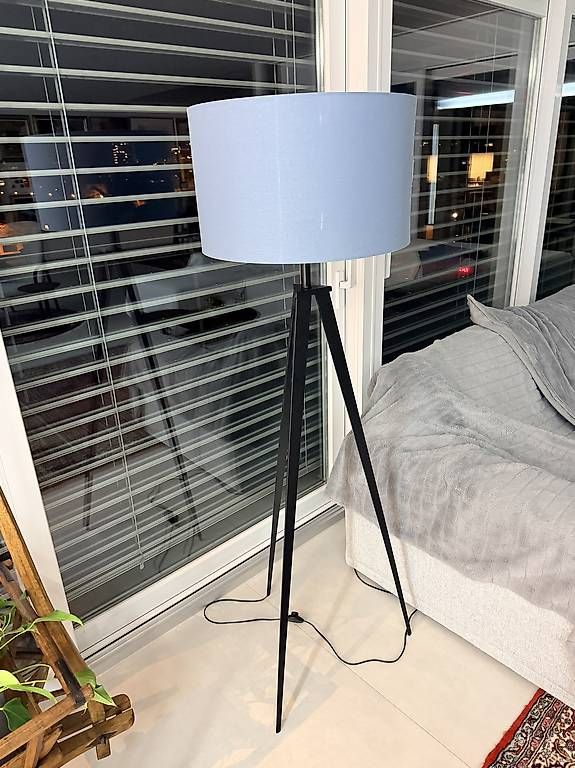 Cuscini: 3 Lampen, 5 Übertopfe, 3 Dekorkissen blau – Usato da Wettingen venduto da Dobleday 1
