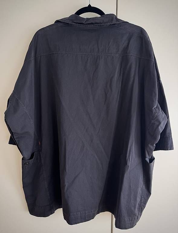 Cover & Protezioni schermo: Casey Casey Oversize Shirt Grösse S – Usato da Schlieren venduto da schiggiZH 1