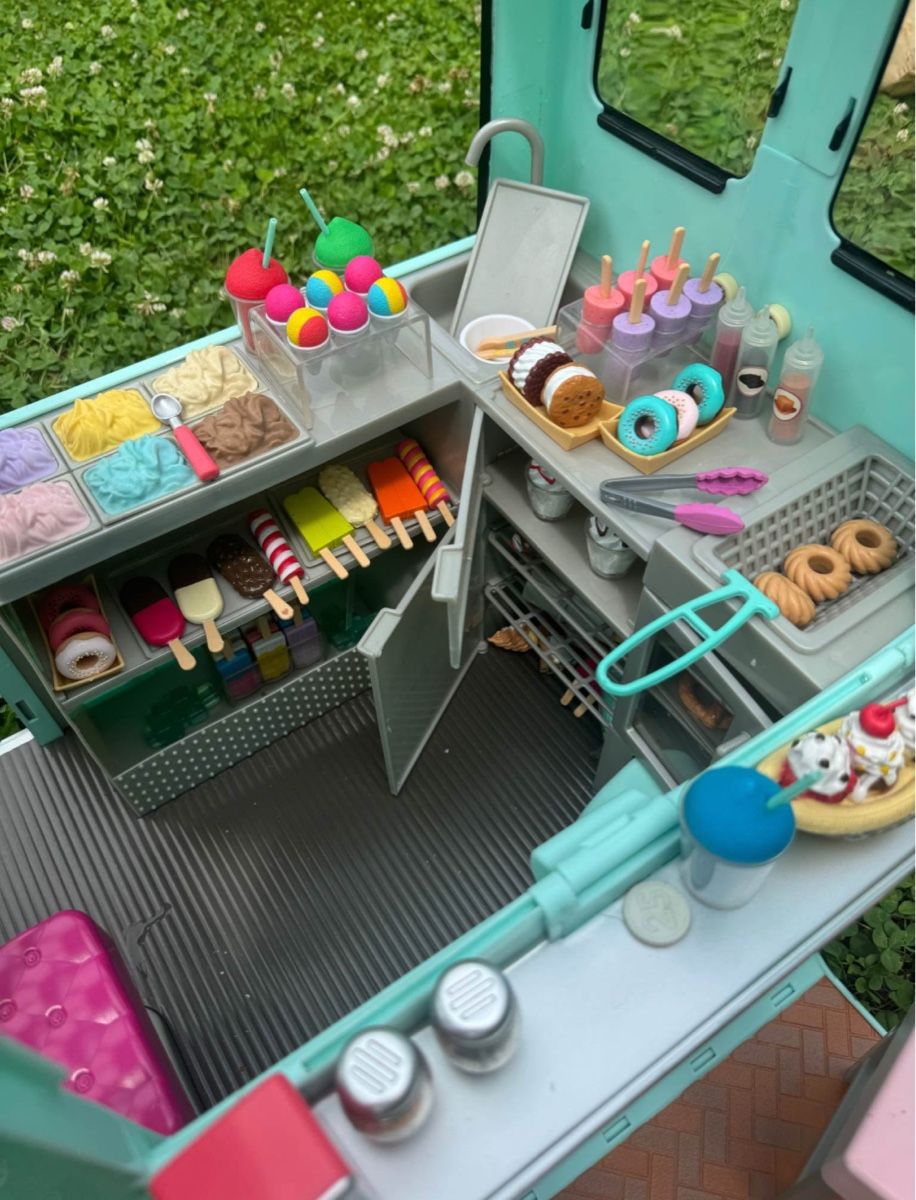 Our Generation Ice Cream Truck Playset - Summer Fun! (Gebraucht) in ...