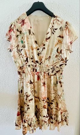 Edles Guess-Sommerkleid, Kollektion Sommer 26