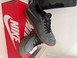 Hallenschuhe Nike Mercurial schwarz grau Grösse 42 gebraucht