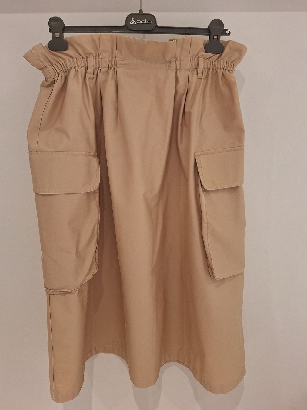 H&M Gonne: Beige skirt – Usato da Cham venduto da Drukkerij