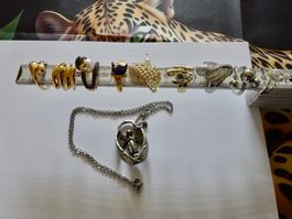 Modeschmuck.  9 Ringe + 1 Kette mit Engelanhänger !