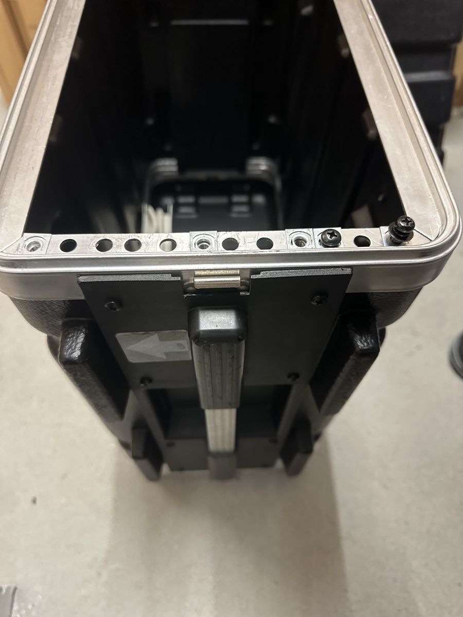 Altri accessori: SKB Rack 4U – Usato da Suhr venduto da Maxmusic2308 3