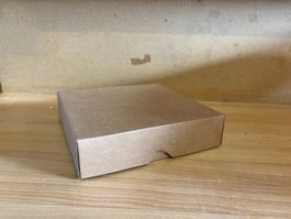98 Stück Karton / Stulpschachteln 315 x 315mm