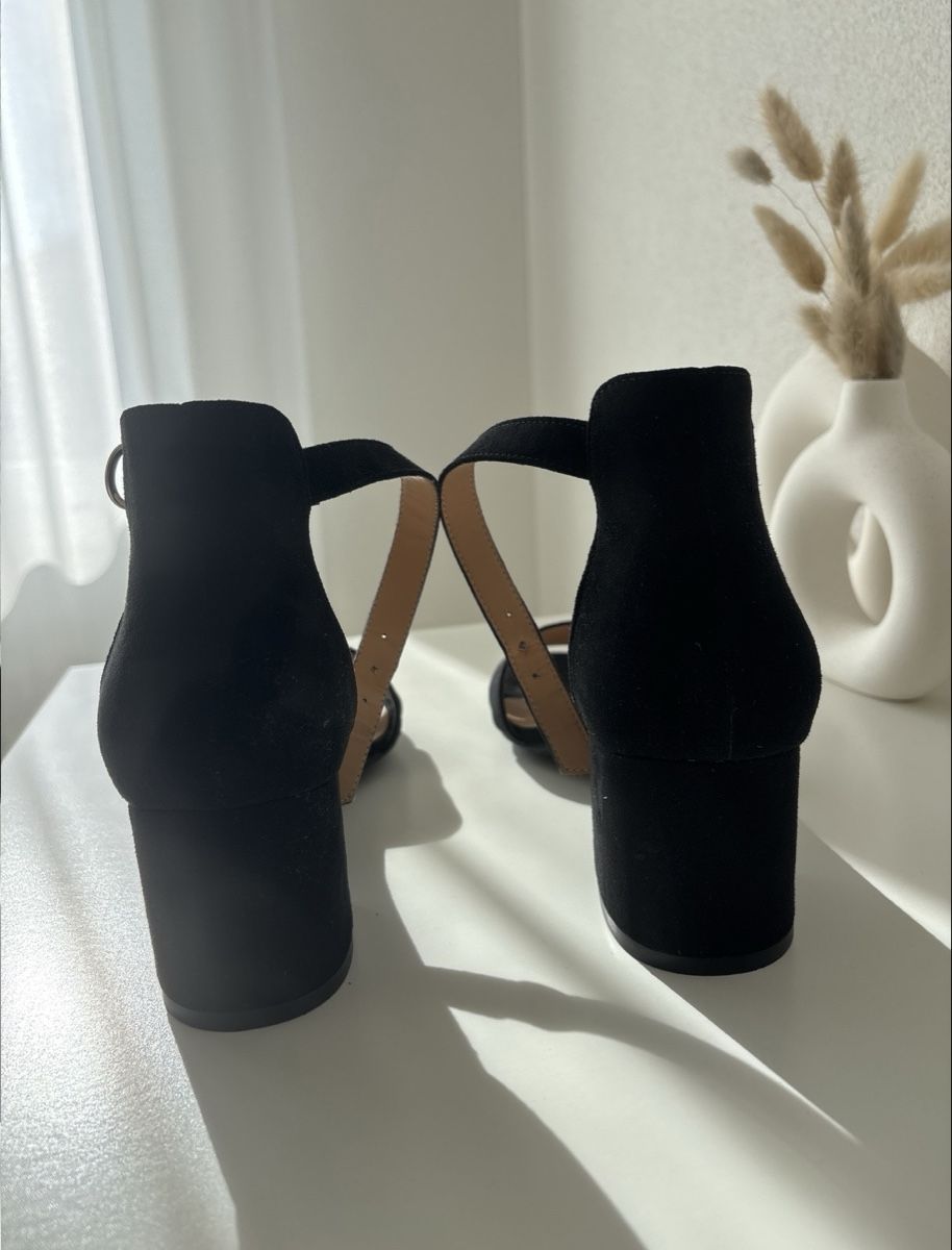 Damenschuhe: SCHWARZE RIEMCHENSANDALEN MIT ABSATZ – Neu (gemäss Beschreibung) aus Lengwil von lin_vt8r 2