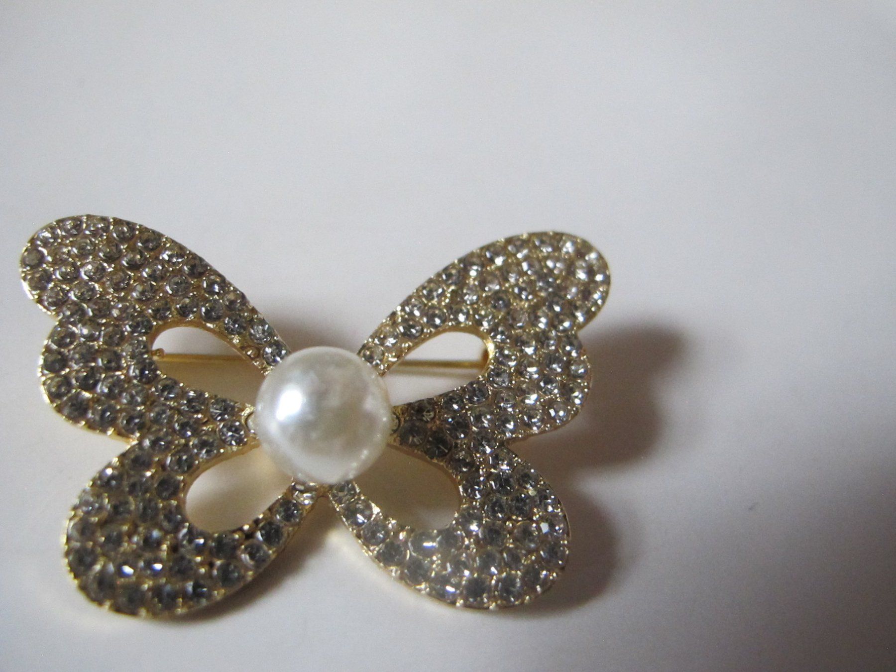 Broschen & Nadeln: Brosche mit Perle und Strass - Schmetterling – Neu (gemäss Beschreibung) aus Löhningen von Chimae67 1