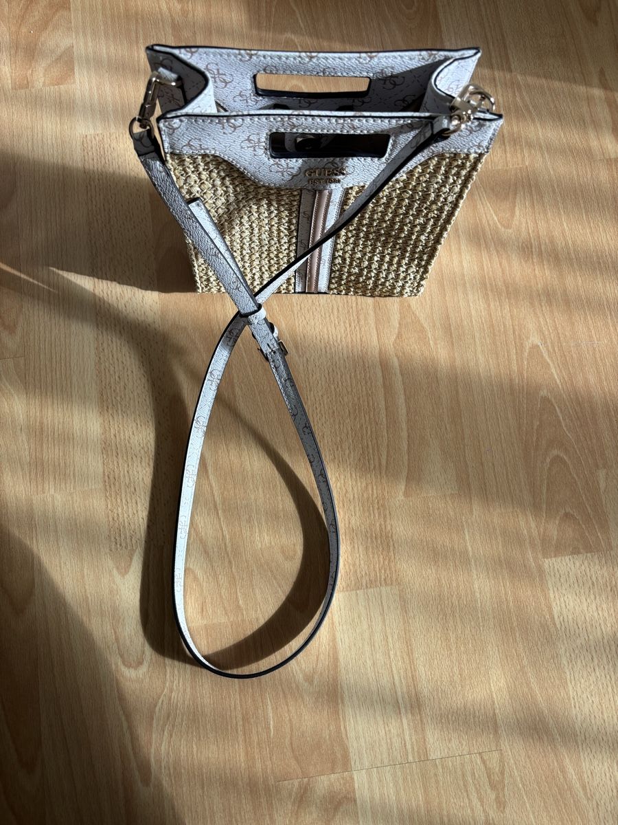 Guess Borse da donna: Guess Handtasche, neuwertig – Nuovo (secondo la descrizione) da Zug venduto da alex___4 4
