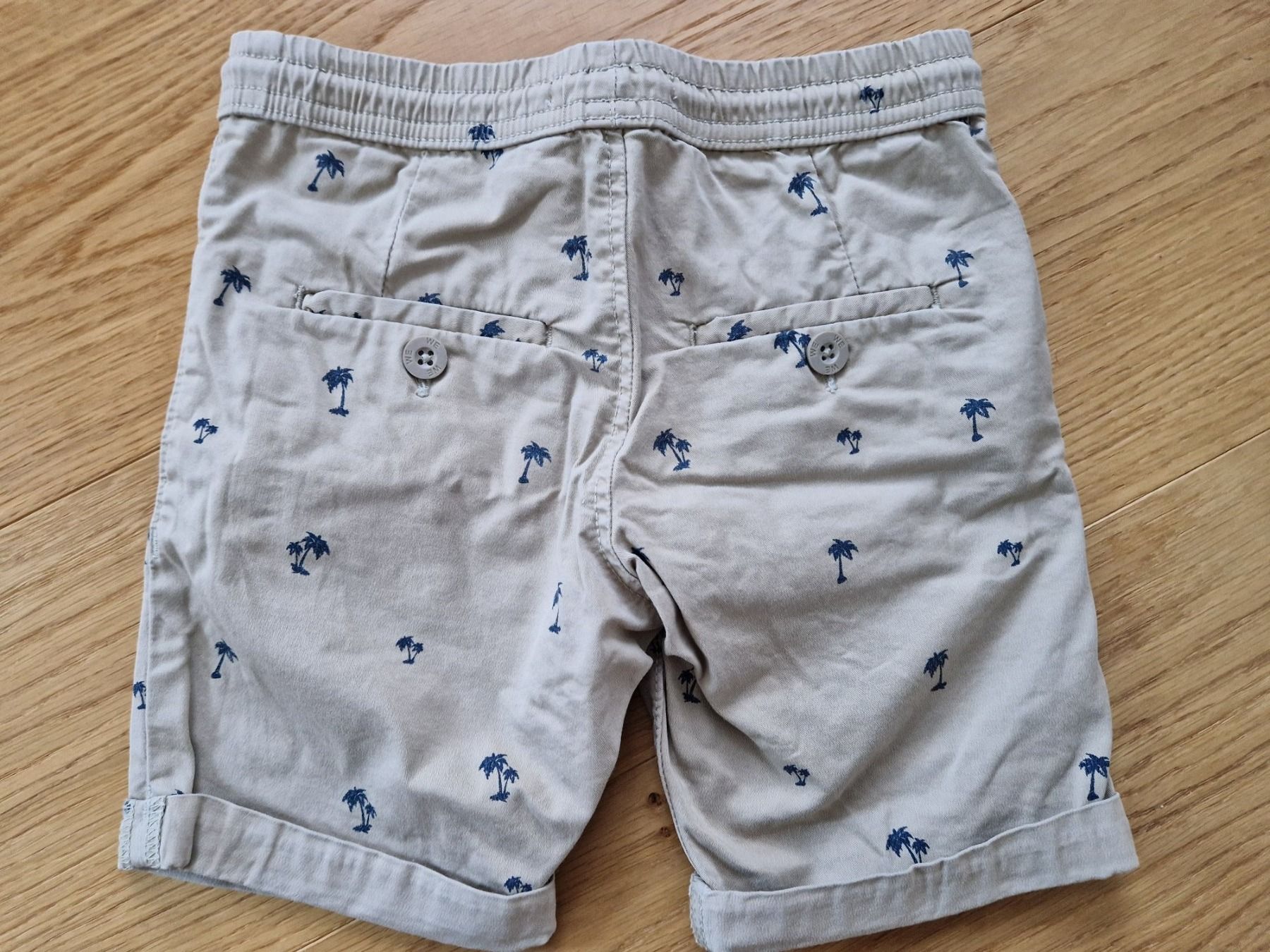 We Hosen: Chino Hose kurz Gr. 104 – Gebraucht aus Davos-Dorf von Bpelikan 1