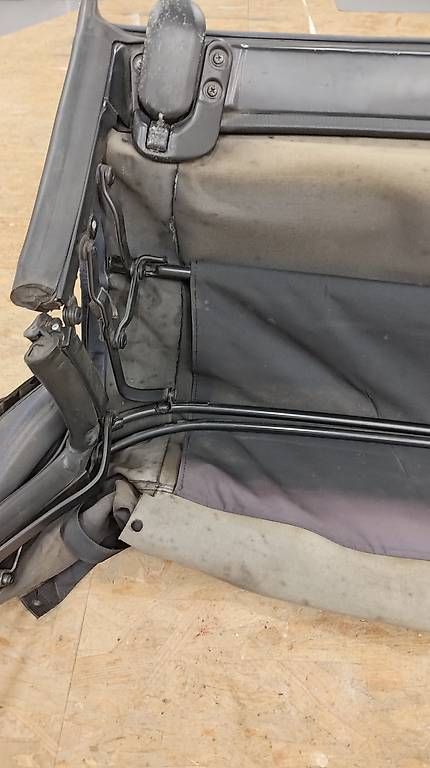 Tutti pezzi di ricambio auto: Mazda MX-5 NB Softtop komplett mit Gestänge Original – Usato da Gunzwil venduto da XSF-Brothers 1