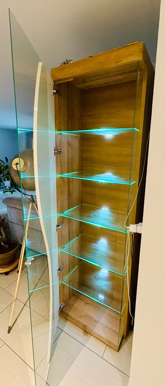Vetrine: Moderne Vitrine mit Glastablaren und Beleuchtung – Usato da Adlikon b.Regensdf venduto da Rosi_80 3