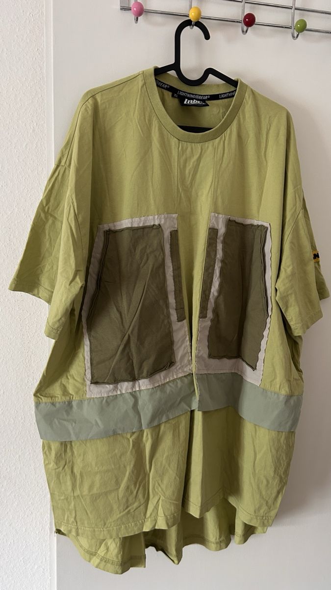 T-Shirts: Unique Patchwork Oversized T-Shirt for Spring & Summer – Gebraucht aus Genève von Noemie.wrmsi
