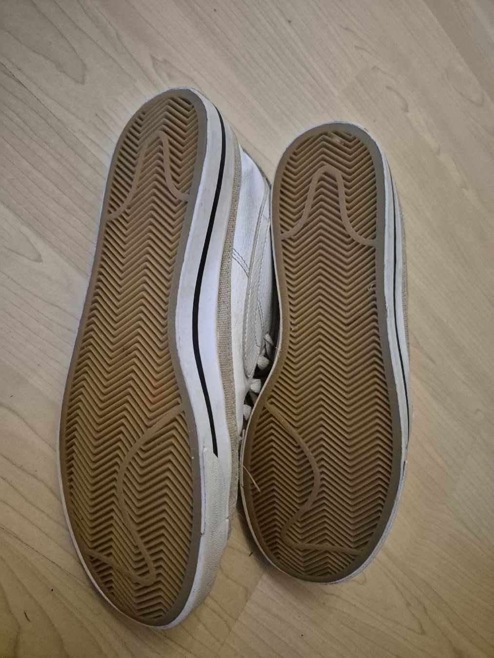 Nike Damenschuhe: Nike Sneakers Grösse 40 – Gebraucht aus Oberweningen von Bumblebee2 2
