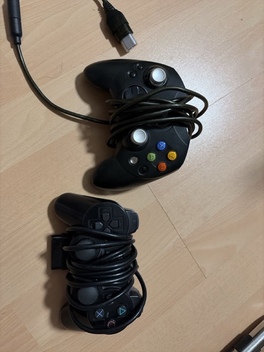 Microsoft Controller: Controllers 2 pieces, xbox ps2 ab 1fr – Gebraucht aus forel (lavaux) von YGVares