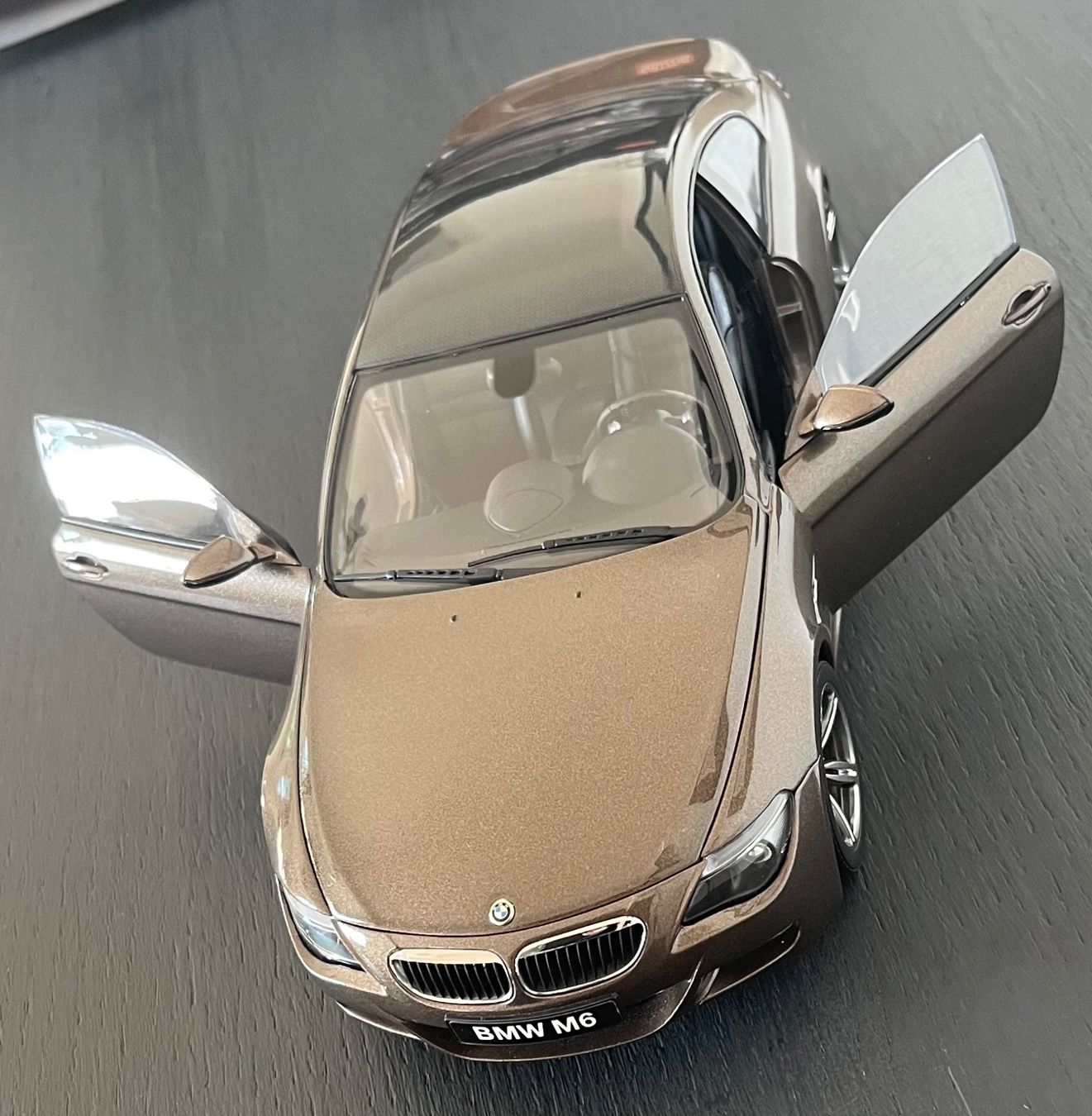 Kyosho Modellini d'auto: KYOSHO BMW M6 e63 bronze 1:18 – Usato da St-Cergue venduto da ncu_t267 1