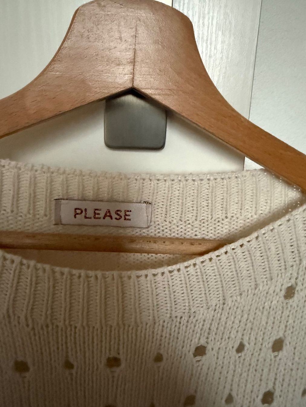 Pullover & Sweatshirts: PLEASE Strickpullover, cropped, Creme, Grösse S – Gebraucht aus Ettingen von cla_526w 1