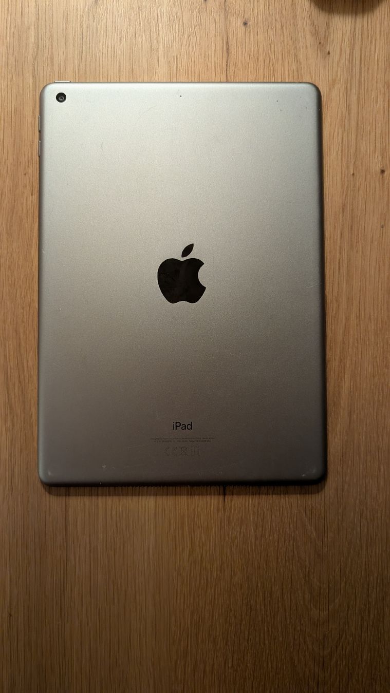 Apple Tablet PC: Apple Ipad 6th Gen 32GB – Gebraucht aus Zürich von suizering 1