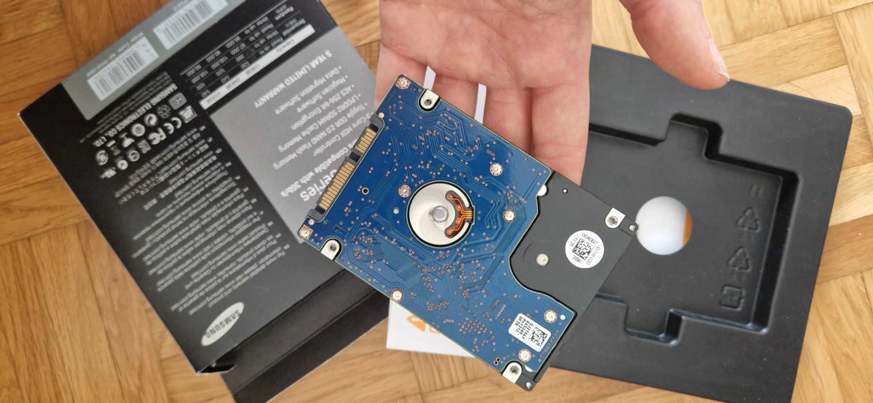 Dischi rigidi: HGST 500GB 2.5" SATA Festplatte – Usato da Basel venduto da y_per_20 2
