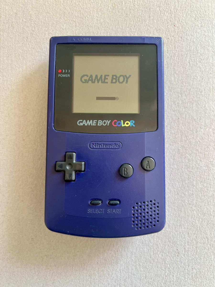 Nintendo Konsolen: Gameboy Color Grape Violet – Gebraucht aus Lausanne von Polokus 1