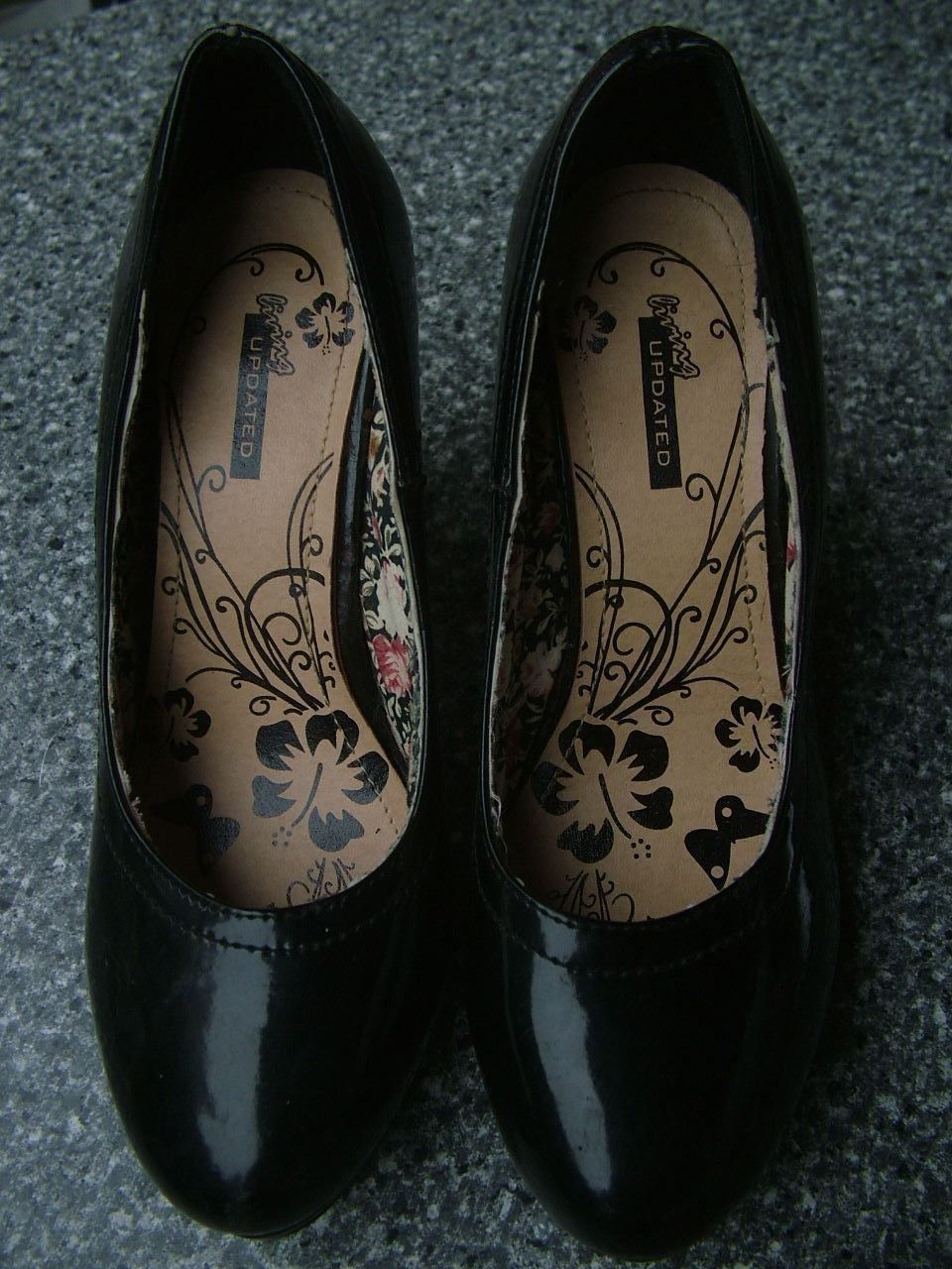 Scarpe da donna: Schwarze Lackpumps von updated, Gr. 37 %% – Usato da Nunningen venduto da Fashion-Ave51