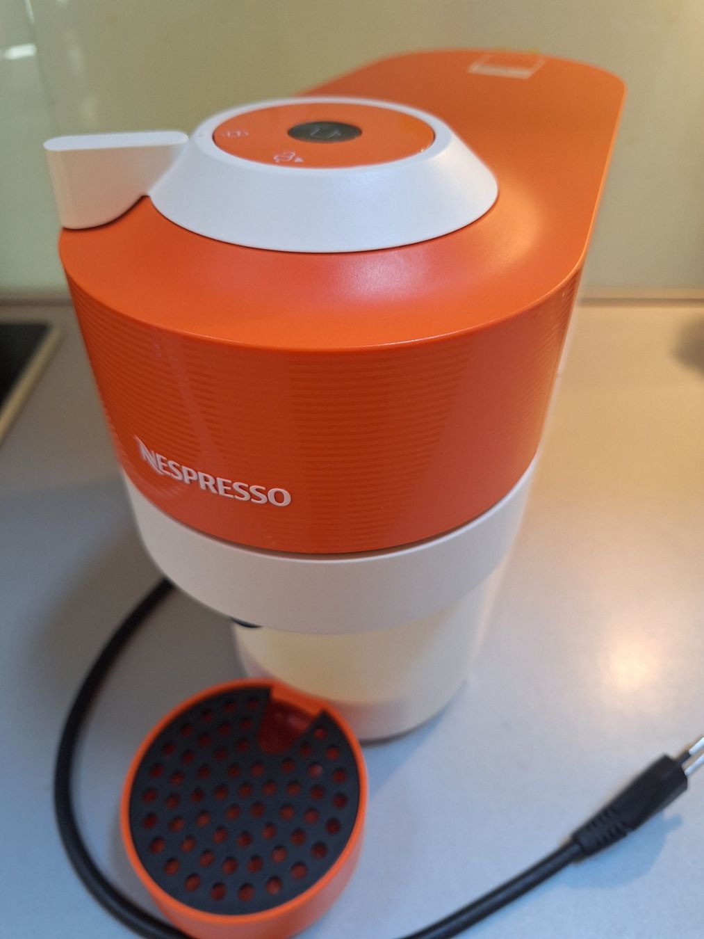 Nespresso Macchine per caffè & Macchine per espresso: Nespresso Vertuo - Orange Special Edition – Usato da Reutigen venduto da Pfluschi