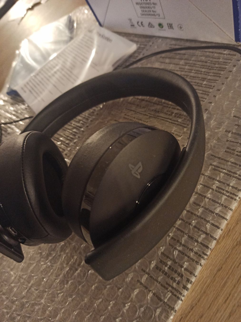 Sony Cuffie: Sony PlayStation Gold Wireless Headset PS4 – Usato da Oberweningen venduto da mar_87mx 8
