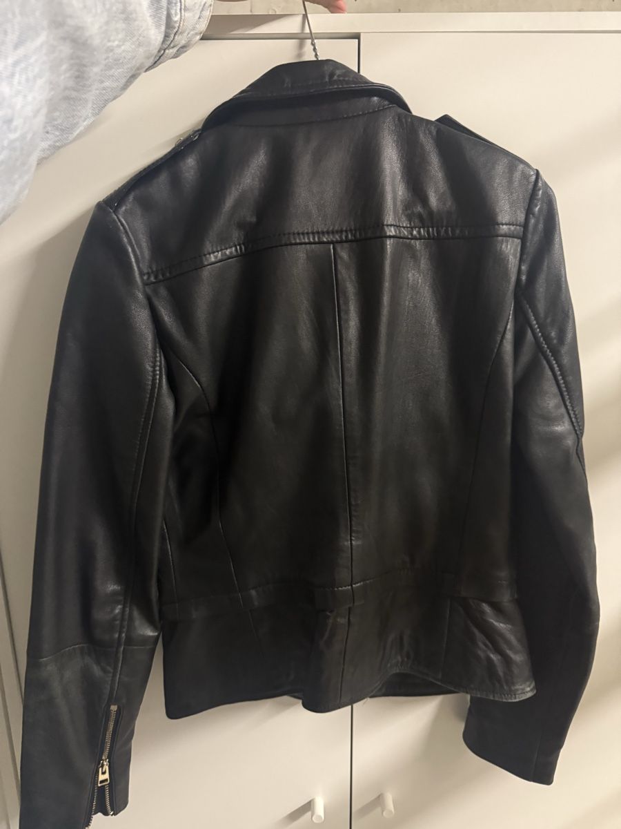 Mango Giacche: Damen Lederjacke Mango schwarz – Usato da Basel venduto da zestrila 1